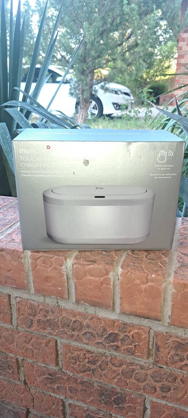 Munchkin Touch Free Wipe Warmer Motion Sensor Night Light Open Box Unused